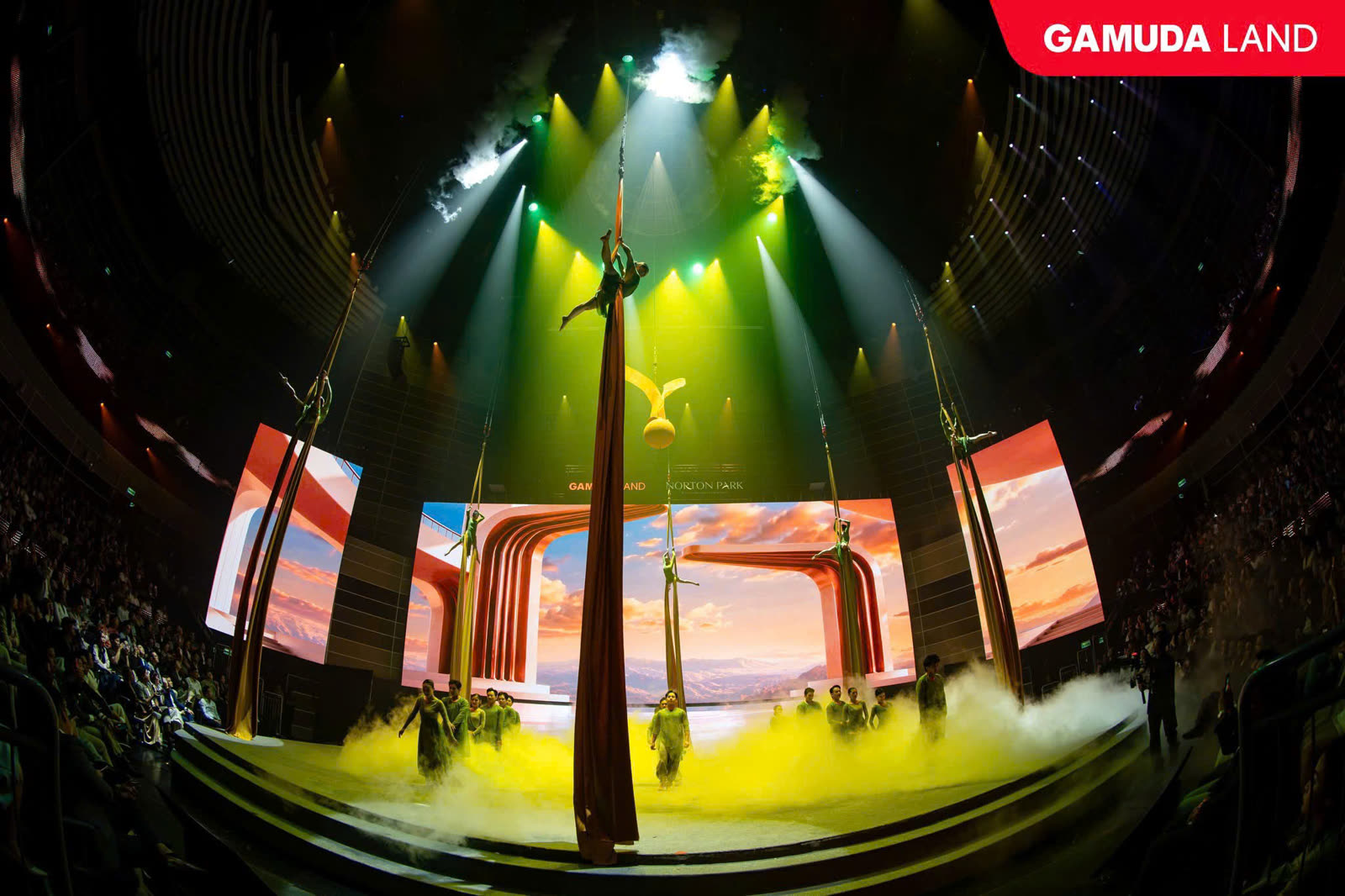 Sân khấu The SYNC Show